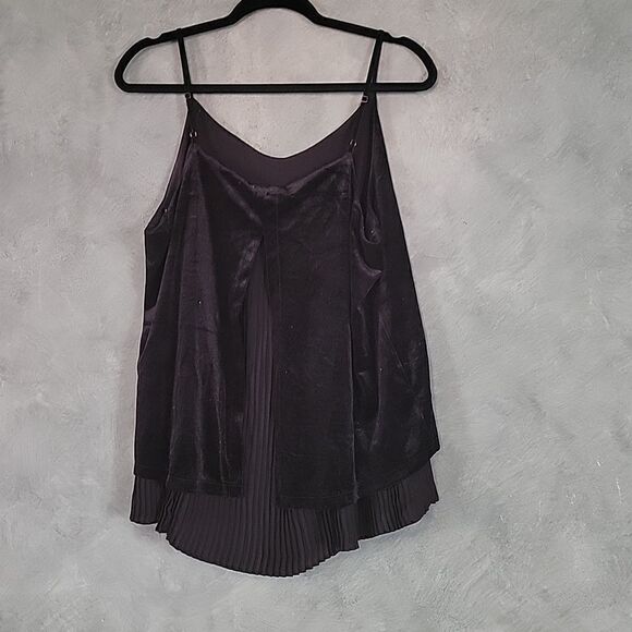Velvet and pleated tank - Picture 3 of 4